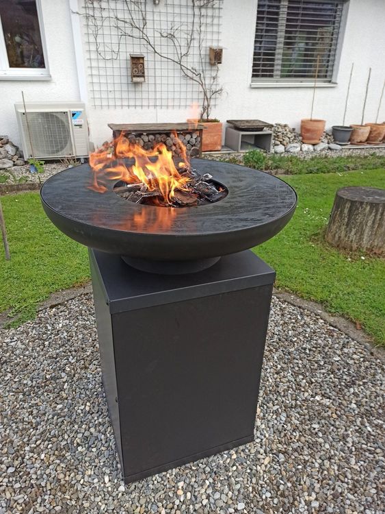 Feuerschale Auf Saule