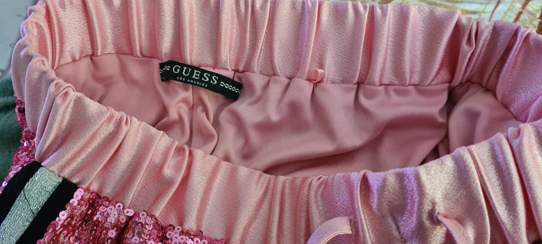 Guess Pantaloni: Guess Paillettes Shorts – Usato da Allschwil venduto da Virgo 4