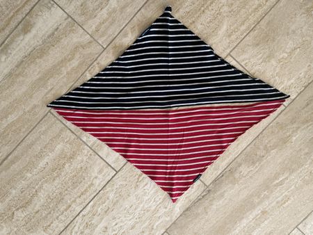 2 Baumwolltücher rot & blau von Polarn O Pyret