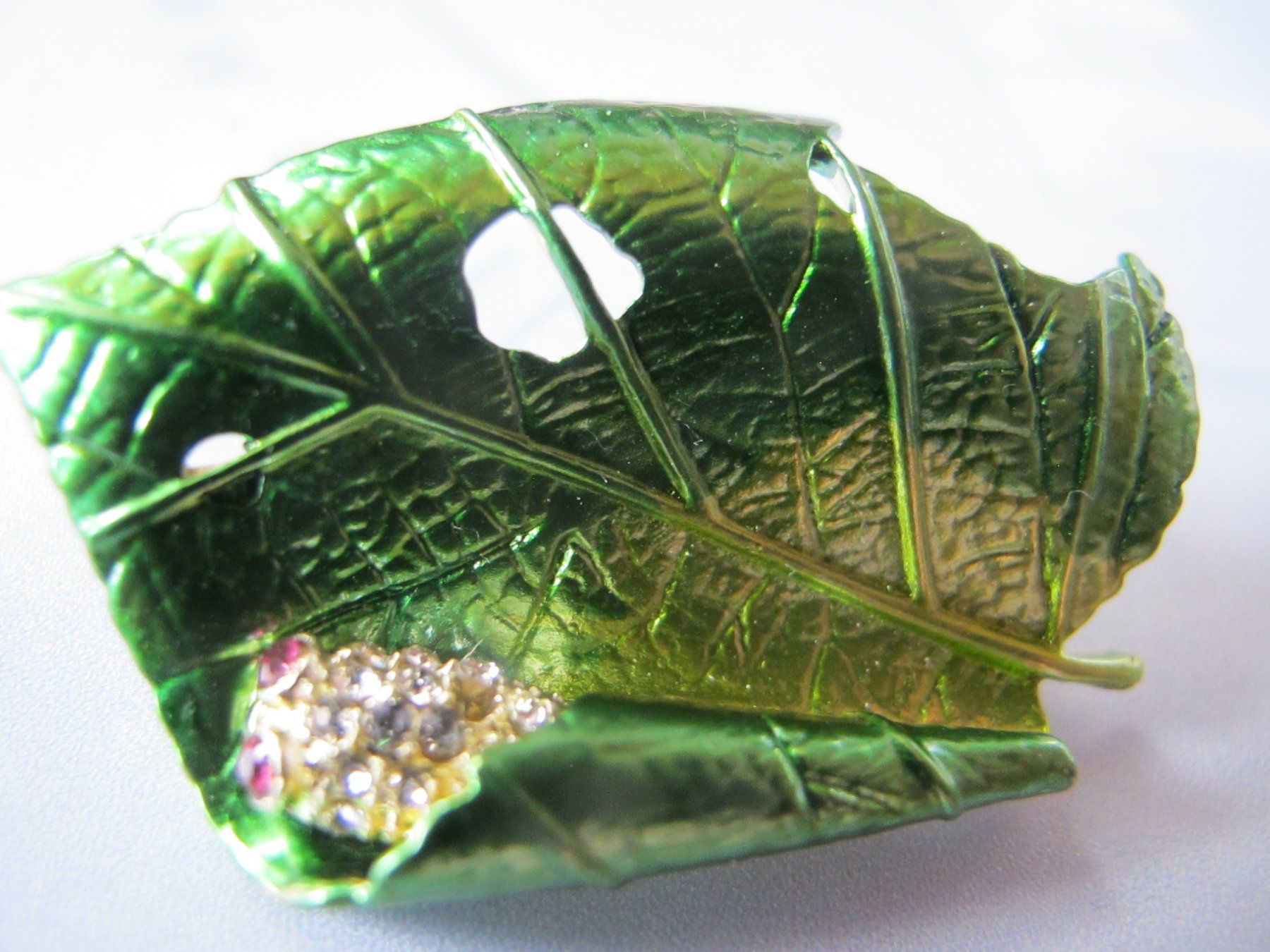 Broches & Aiguilles: Grüne Blatt Brosche Blatt mit Raupe Strass – Neuf (Voir description) à Löhningen par Chimae67 4