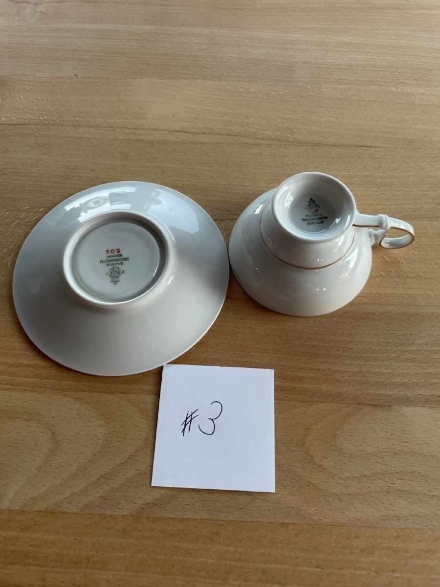 Tassen: Espressotasse und Untertasse  – Gebraucht aus Seltisberg von Erdbi 1