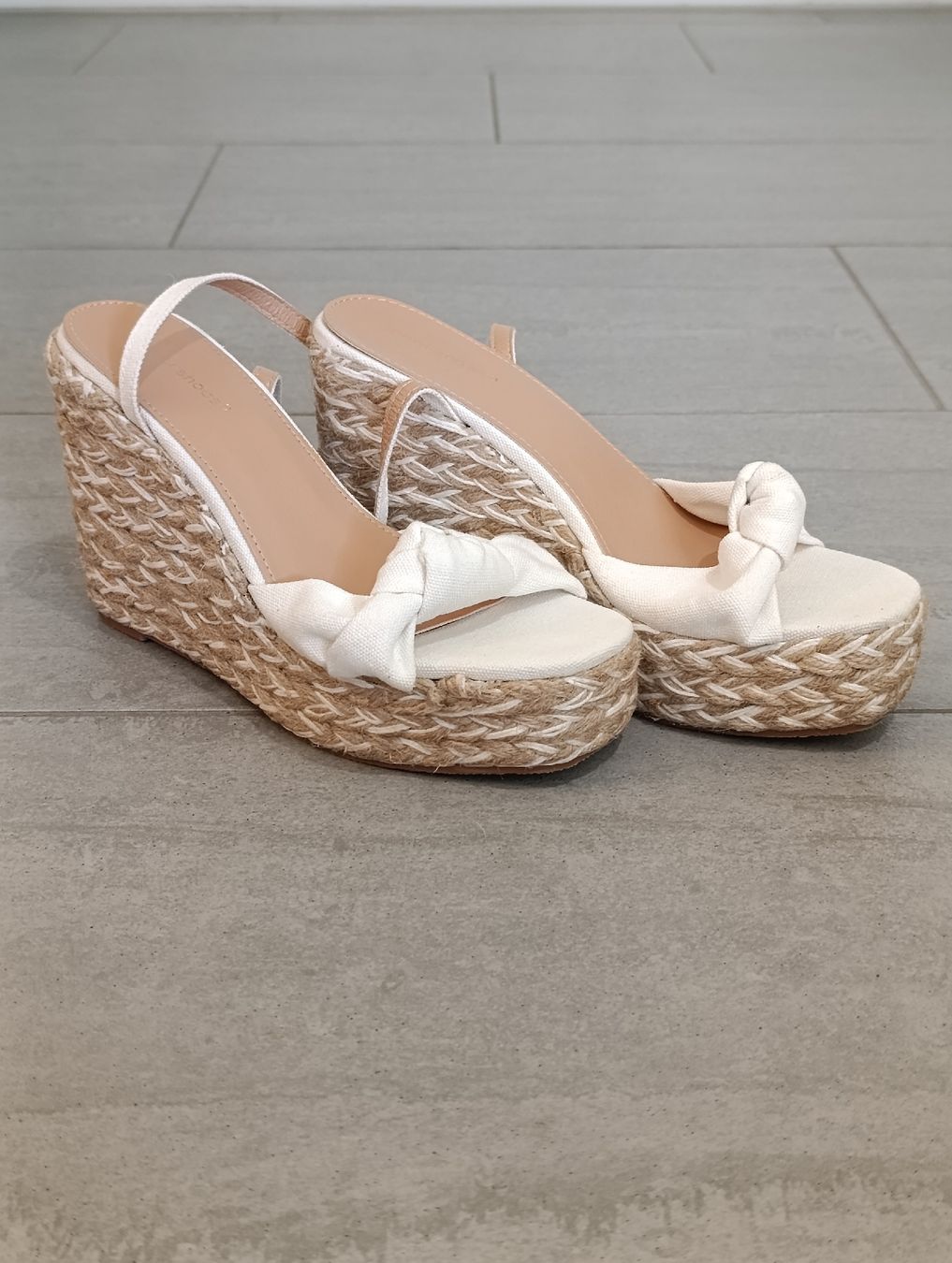 Chaussures femmes: Sommer Schuhe Gr 38 – Neuf (Voir description) à Domat/Ems par Lorand_