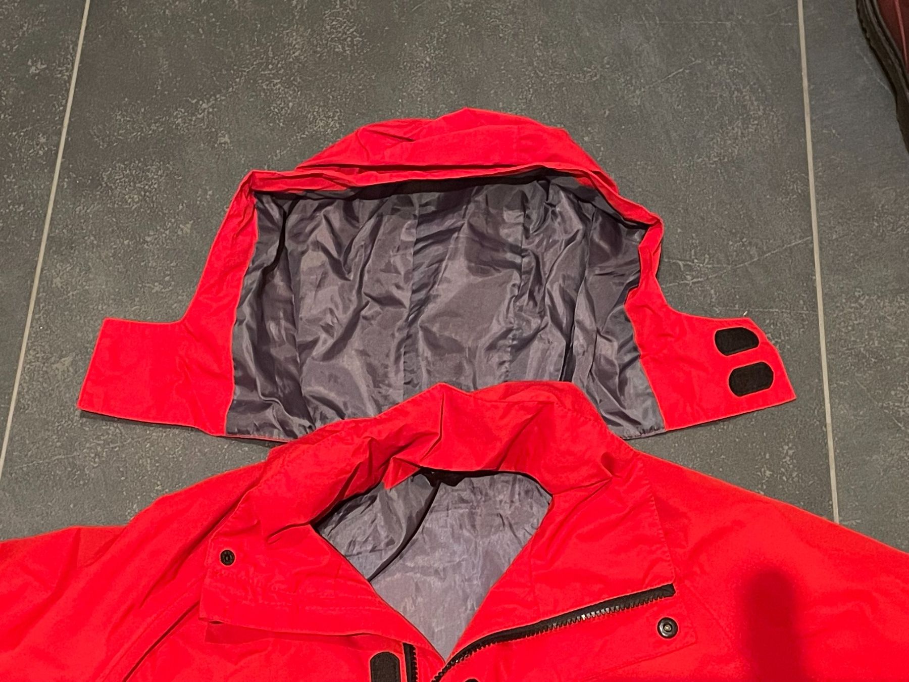 Rukka Giacche: Rukka Regenjacke, rot-grau, Grösse L – Usato da Niederweningen venduto da sho_mb8y 4