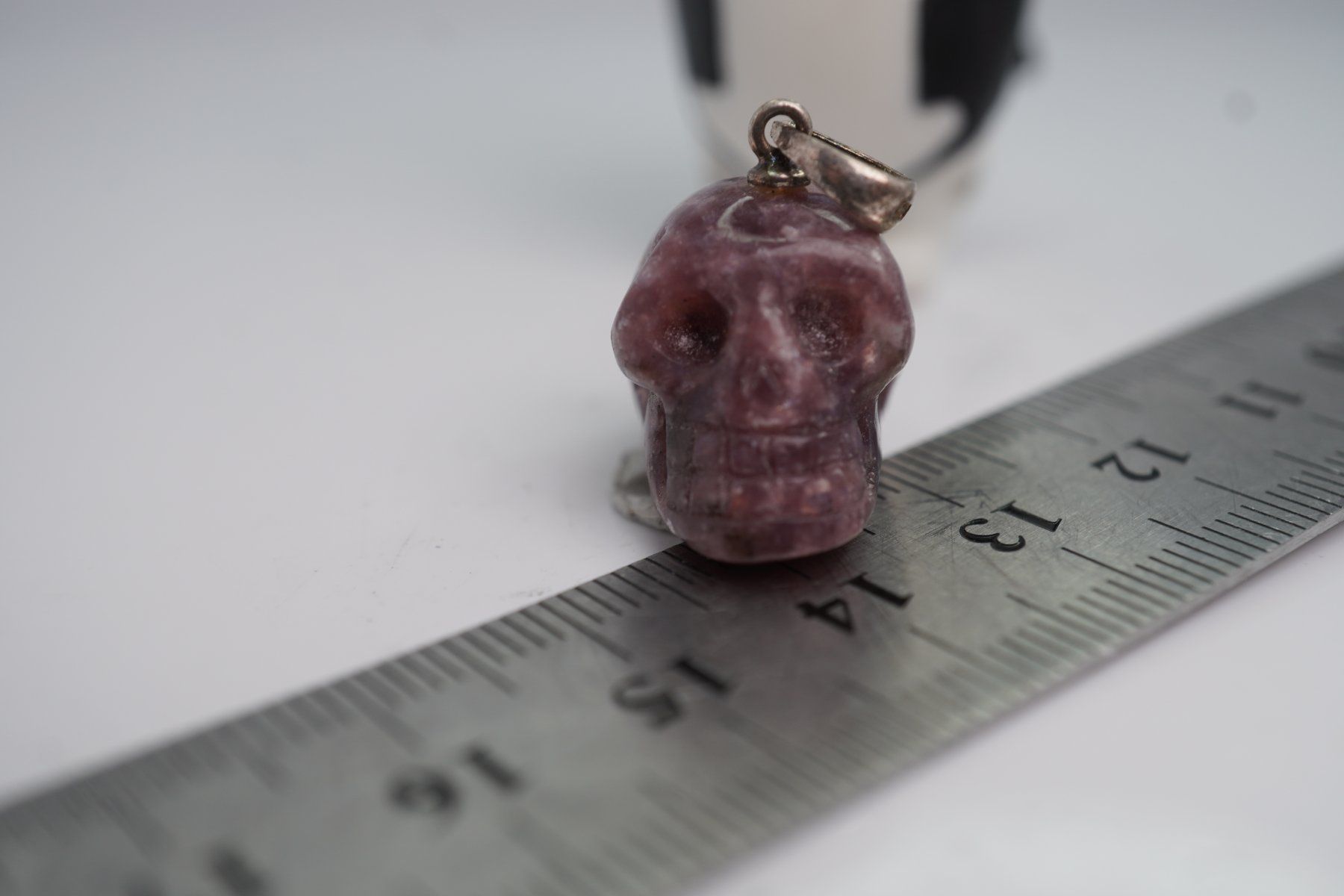 Minerali & Pietre curative: Lepidolith    Skull Anhänger         ab 1.-  Auktion – Nuovo e nell'imballaggio originale da Eschenbach SG venduto da topstone