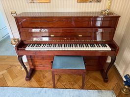 Yamaha Klavier P2 in Nussbraun