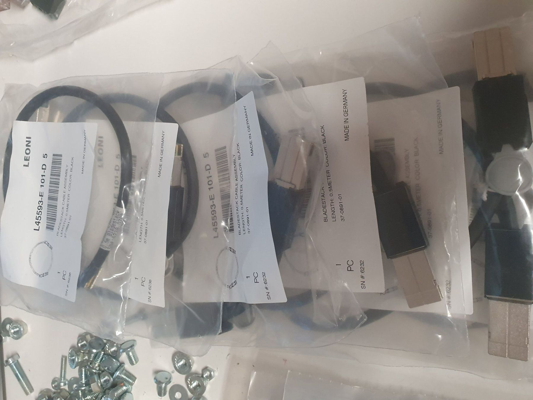 Cavi: Cisco Leoni Cable Bladestack 0.5m L45593-E101-D5 Black High – Nuovo e nell'imballaggio originale da Zürich venduto da Alibaba1234 2