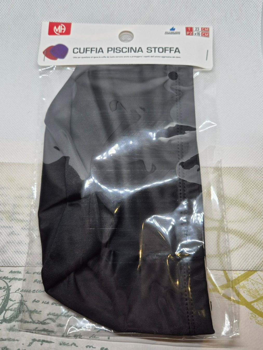 Copricapi, berretti & cappellini: MB Unisex Neue schwarze Stoff-Badekappe – Nuovo e nell'imballaggio originale da Losone venduto da bal_gfp6 1