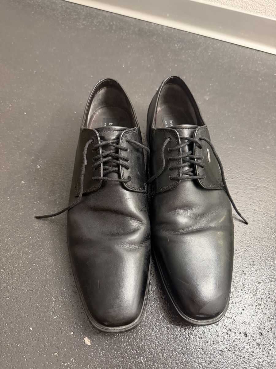 Bugatti Chaussures hommes: Bugatti Anzugsschuhe Gr. 43 – D'occasion à Aarau par bruegglifeld_ole