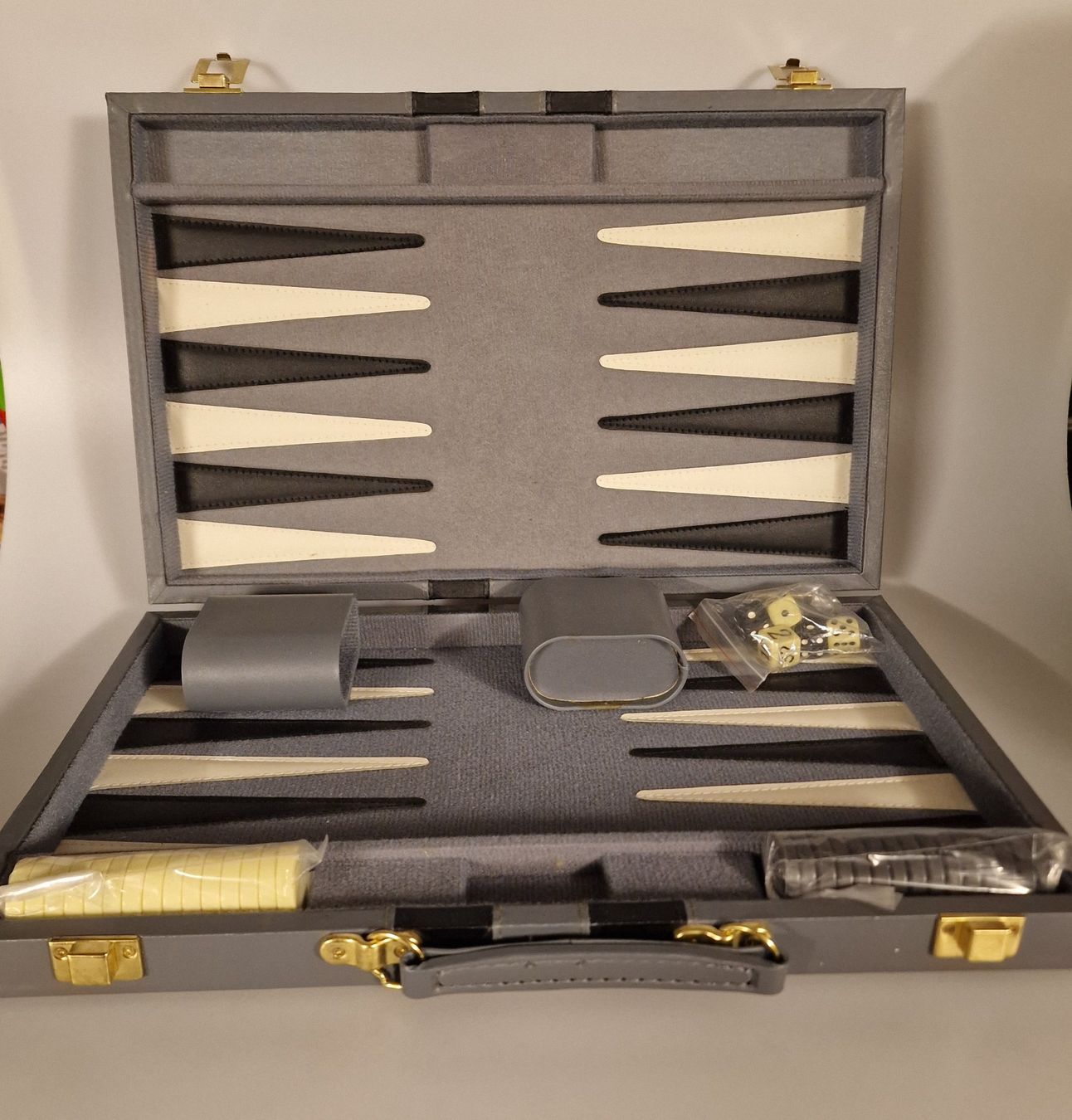 Jeux: Edles Backgammon Spiel Neu – Neuf avec emballage d'origine à Oberuzwil par aseinkaufswelt