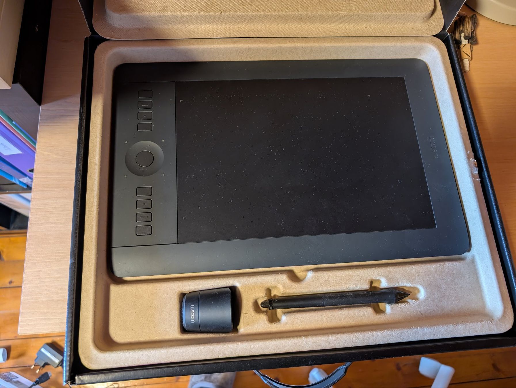 Wacom Tablet PC: Wacom Intuos Pro M – Usato da Neftenbach venduto da Zuegelwagen 1