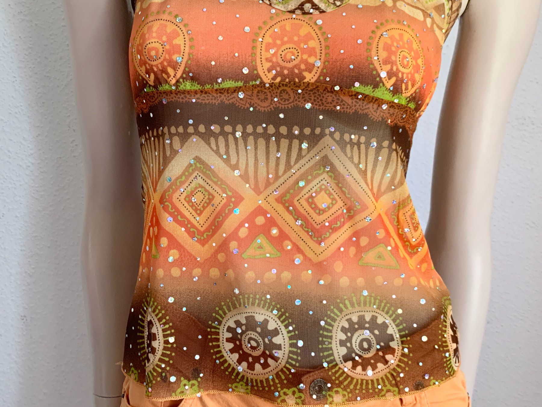Top: Neckholder Top im Glitzer Boho-Look mit Jeans – Usato da Kloten venduto da Nephty 8