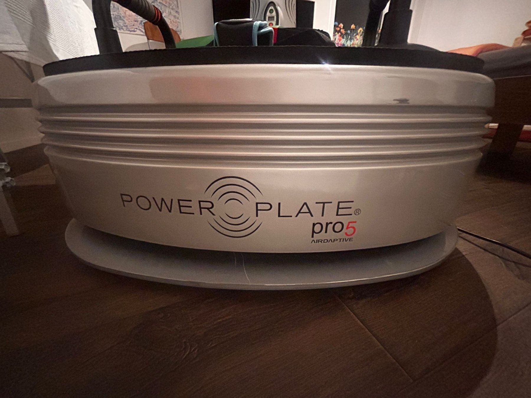 Power Plate Hometrainer: Power Plate Pro 5 AIRdaptive - die Original-Vibrationsplatte – Usato da Emmenbrücke venduto da happydr 2