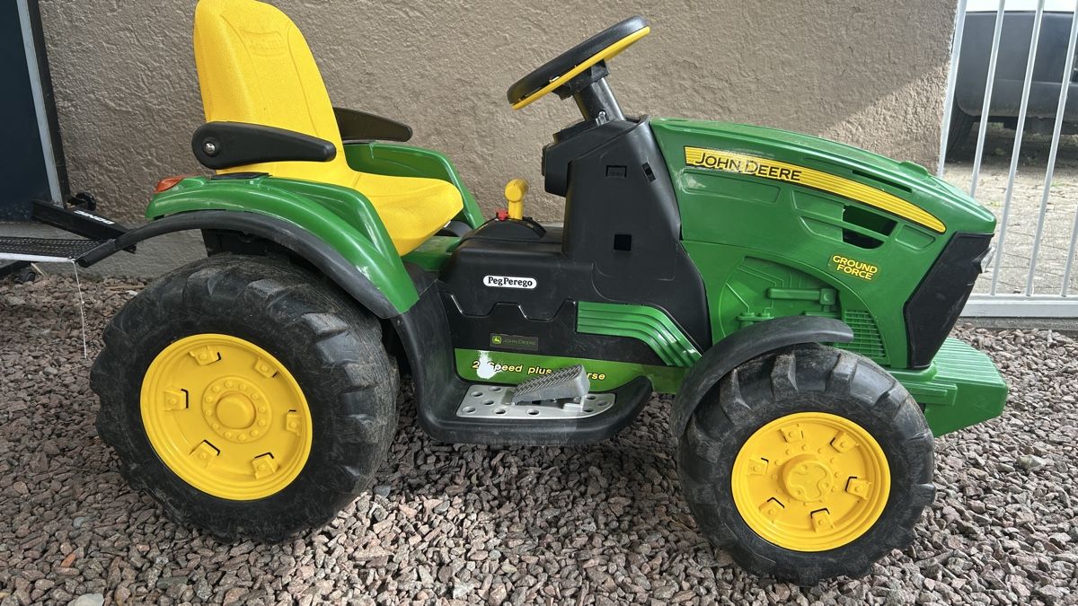 Peg Perego Veicoli per bambini: Traktor John Deere, Peg Perego- Akku – Usato da Besenbüren venduto da zadonga 1