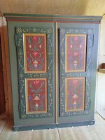 Armoire peinte à la main h191 x l157 x p43