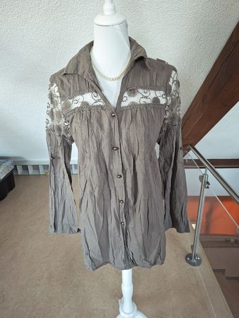 Leichte Sommerbluse mit Spitze, Grösse M, Top Zustand