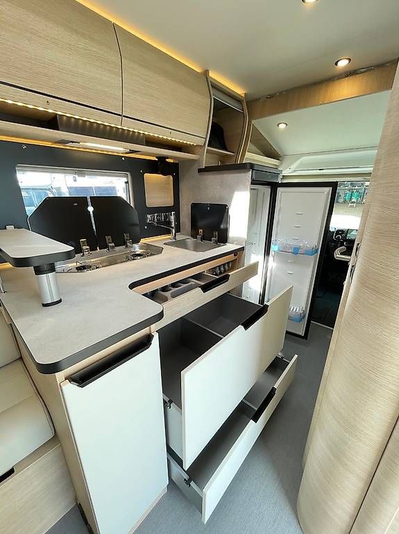 Camping Fahrzeuge: Rapido SERIE 8F 854 F – Gebraucht aus Langenthal von Reisemobil01 4