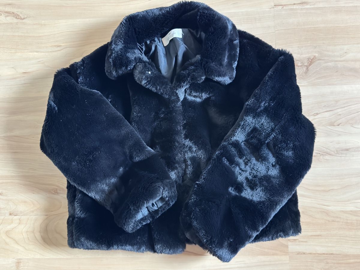 H&M Giacche & Cappotti: Schwarze Jacke Grösse 146/152 – Usato da Bachenbülach venduto da malle08