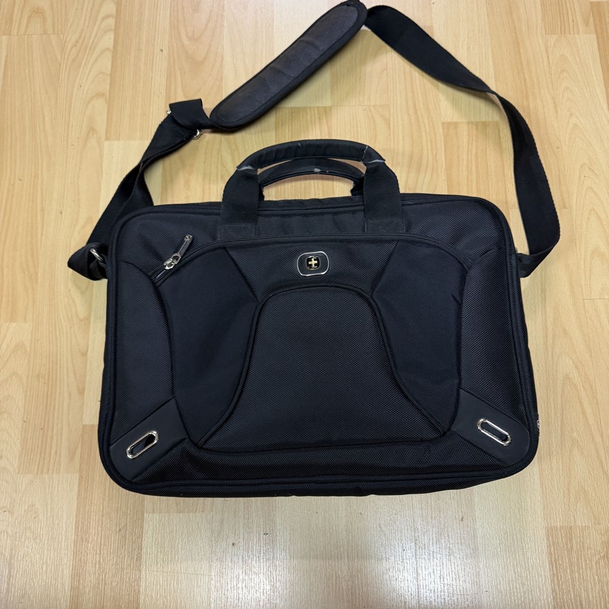Wenger Taschen: Wenger Laptoptasche schwarz gebraucht – Gebraucht aus Thun von BanjoDan