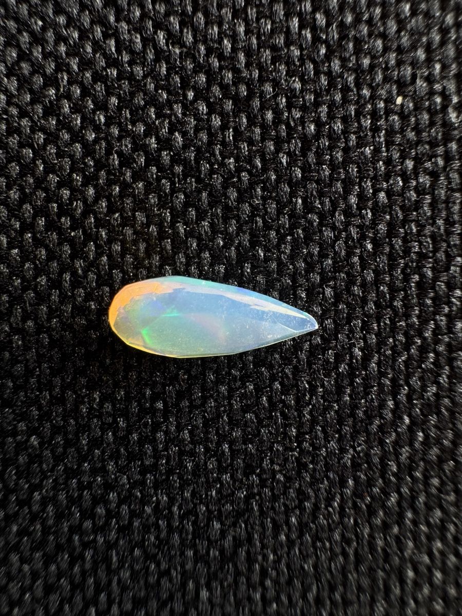 Pierres précieuses: Äthiopischer Opal 0.75 ct – Neuf avec emballage d'origine à Wängi par Horus90 5