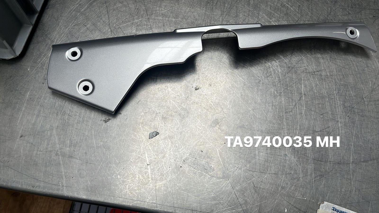 Triumph Tutti i ricambio per moto: Triumph Rocket Rad Cover TA9740035 MH – Usato da Alpnach Dorf venduto da HD-Girl