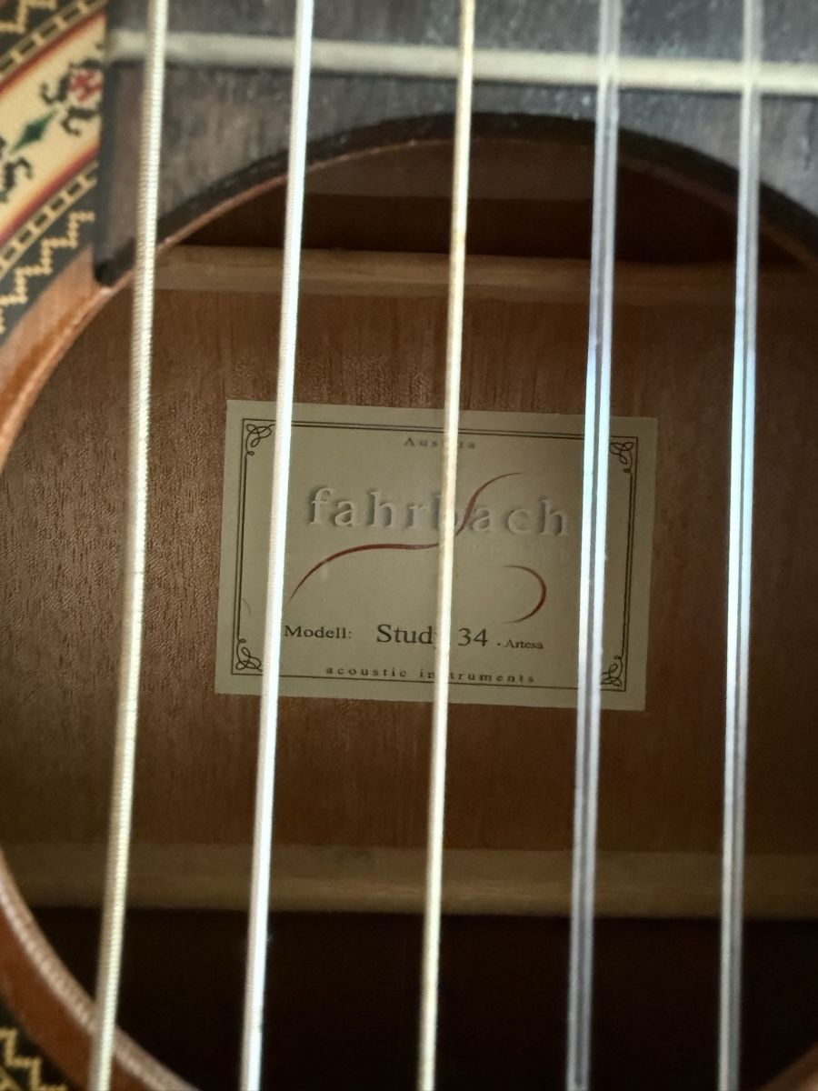 Strumenti musicali: Fahrbach 3/4 Gitarre mit Tasche – Usato da Zürich venduto da pluto124 2