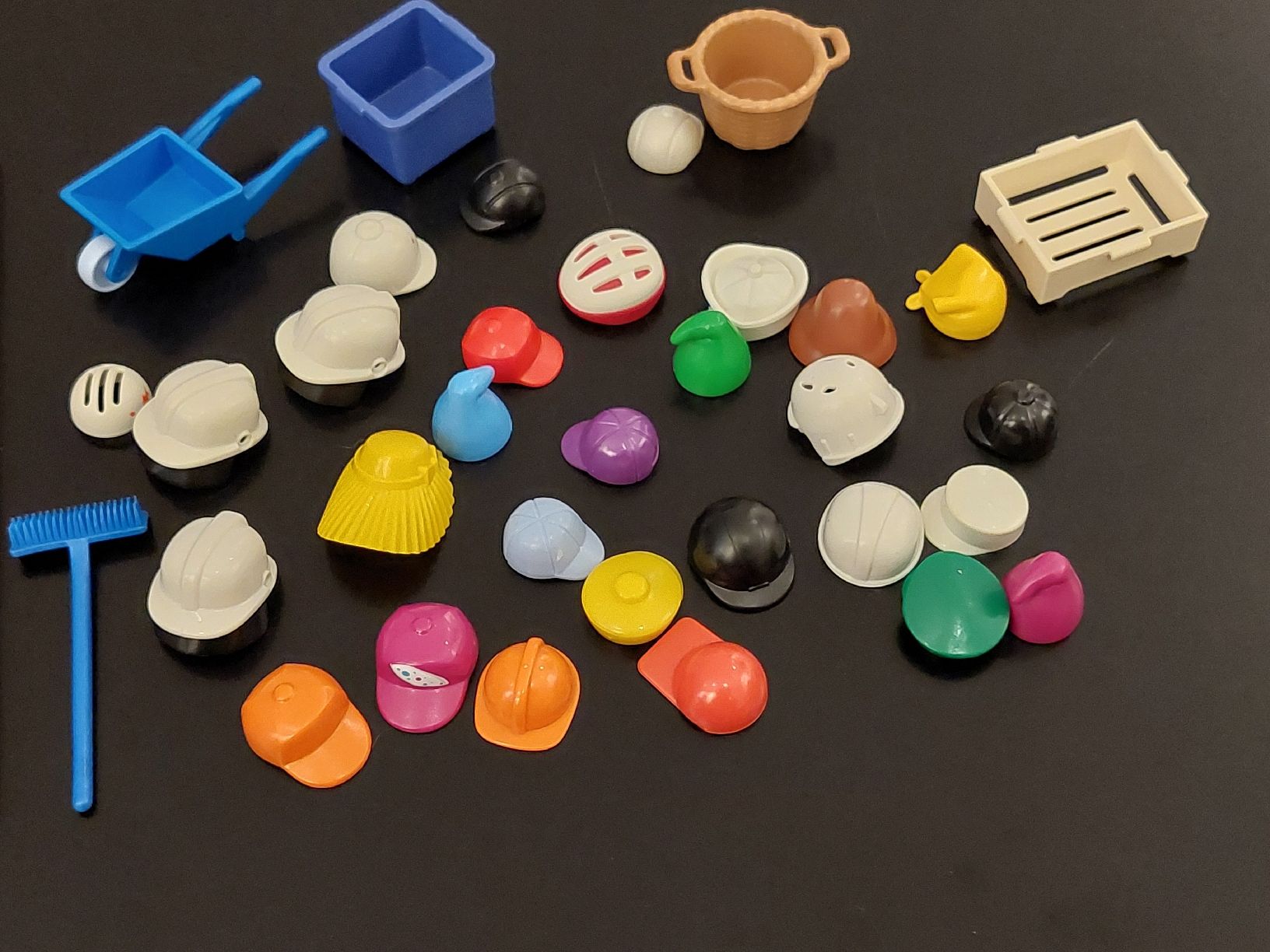 Playmobil Giocattoli: Playmobil  Helme,  Werkzeug  usw  . – Usato da Zetzwil venduto da lanst08 3