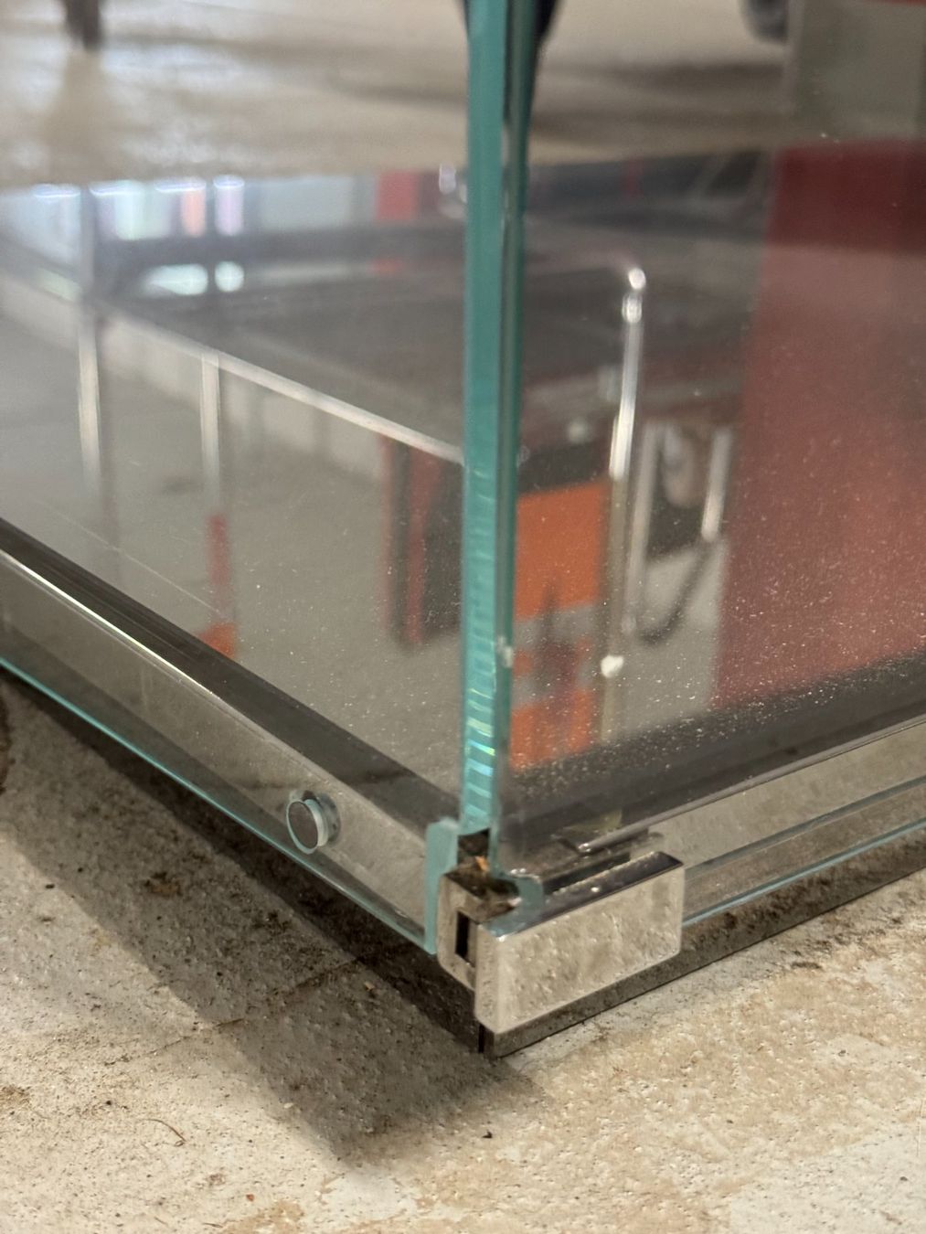 Vitrinen: Thick Glass Commercial Display Unit (Never Used) – Neu und originalverpackt aus Oeschseite von -Luxury-On-Line- 5