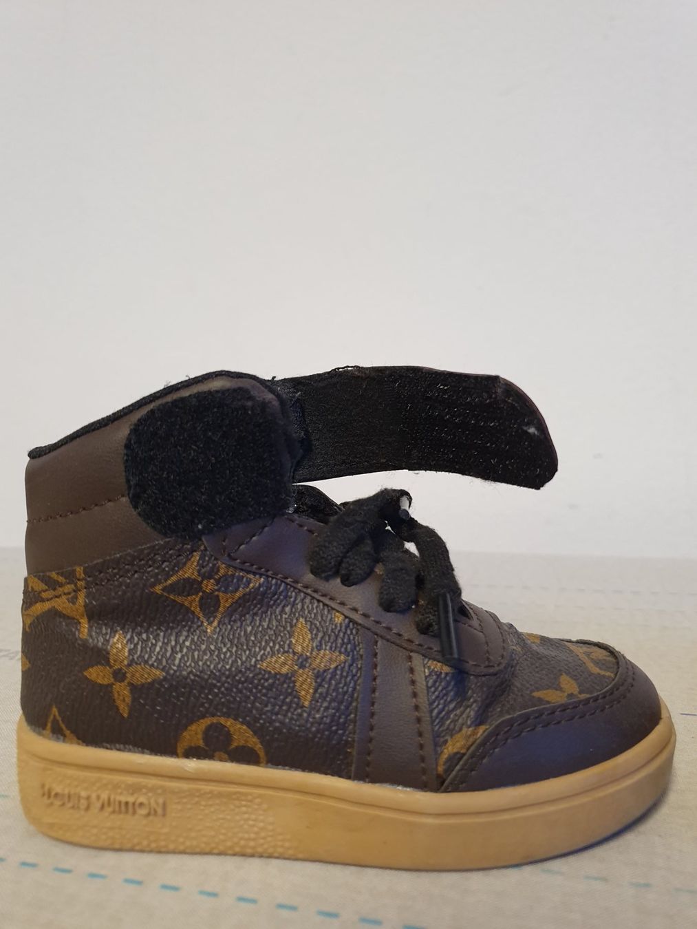 Louis Vuitton Scarpe da uomo: Chaussures Louis Vuitton enfant – Usato da Tramelan venduto da Anneli 3