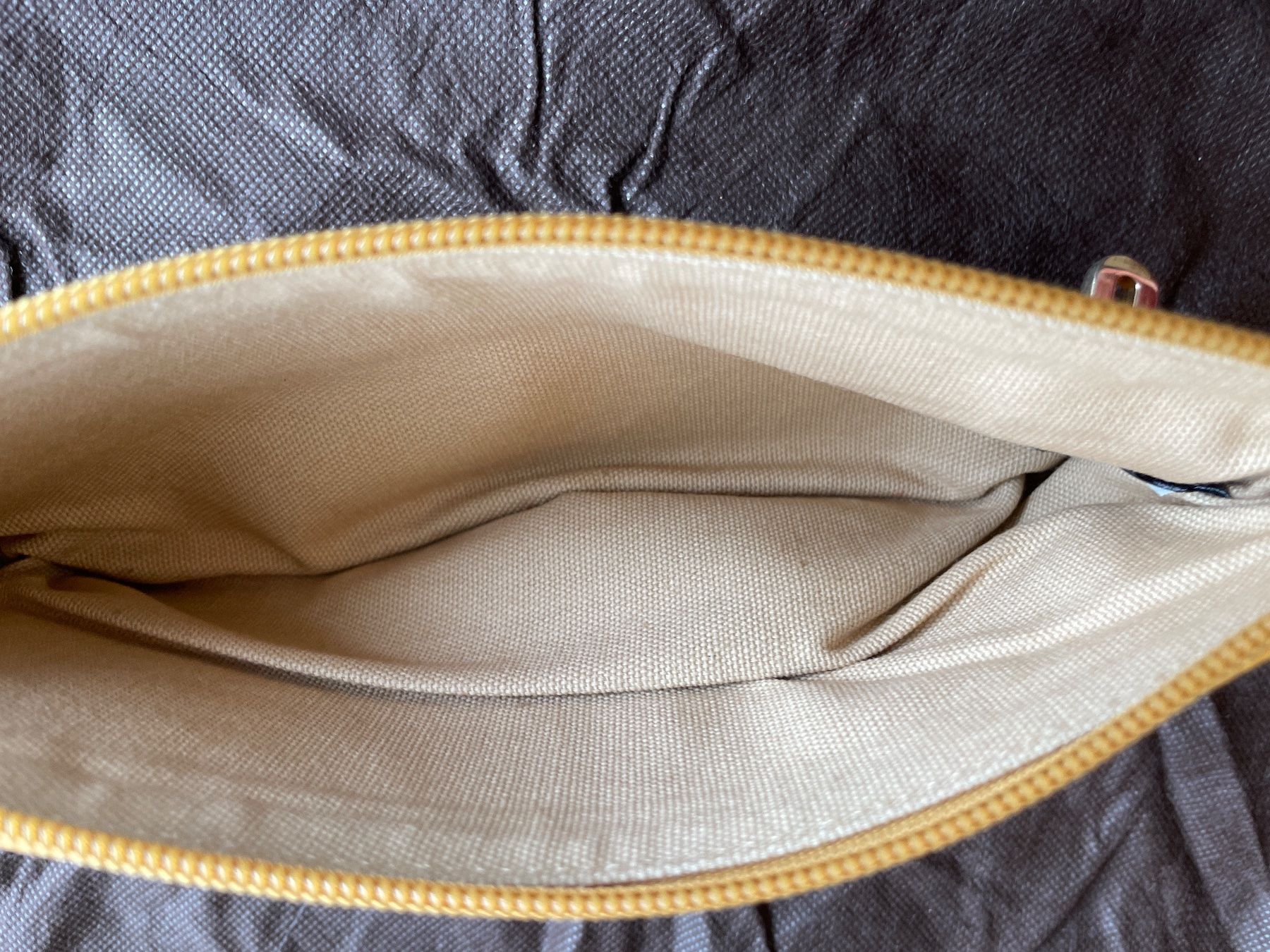 Custodie per cosmetici: Coccinelle trousse de maqillage – Usato da prangins venduto da claquette 3