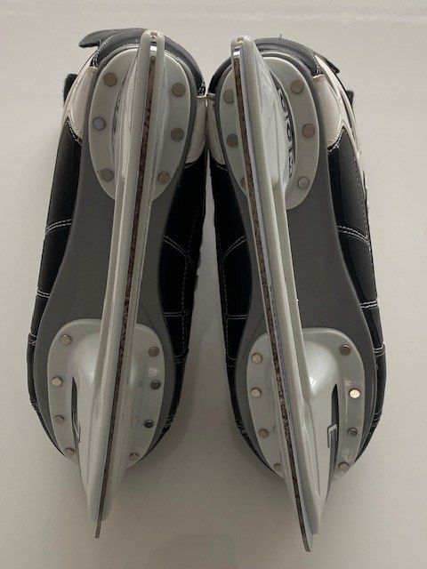 Ccm Pattini da ghiaccio: Eishockeyschlittschuhe CCM 92 NHL Proformance – Nuovo (secondo la descrizione) da Pfaffhausen venduto da stepober 5