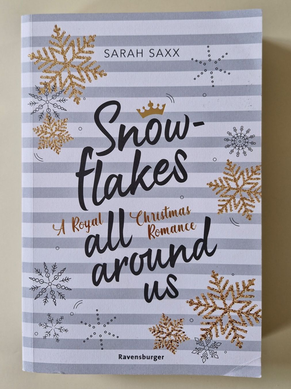 Libri: Snowflakes All Around Us - Sarah Saxx – Usato da Zürich venduto da Saittam