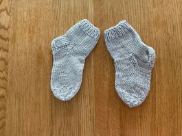Handgestrickte Babysocken grau - Fusslänge 12 cm - Gr.18/19