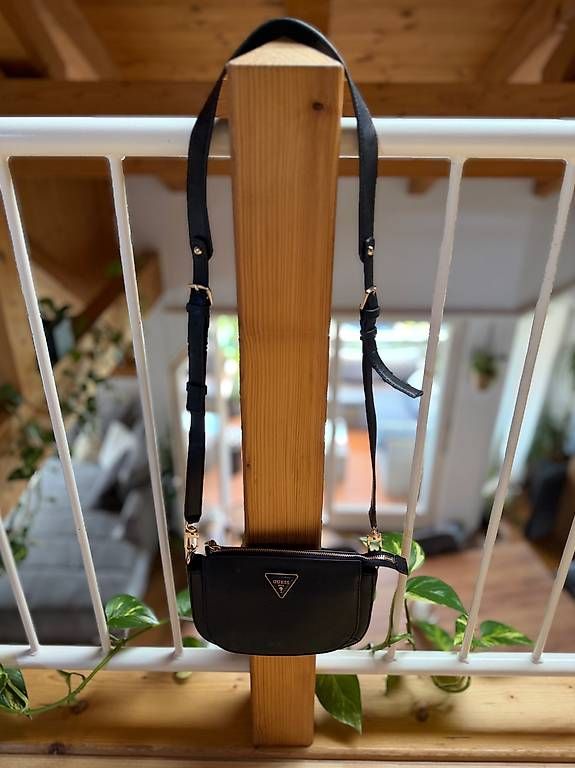 Sacs femmes: Umhänge Tasche Guess – D'occasion à Aarberg par kiim21100 1
