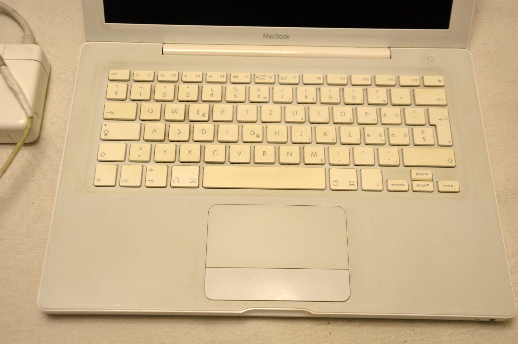 Apple Notebook: Apple MacBook A1181 – Usato da Collonges venduto da arashee 4