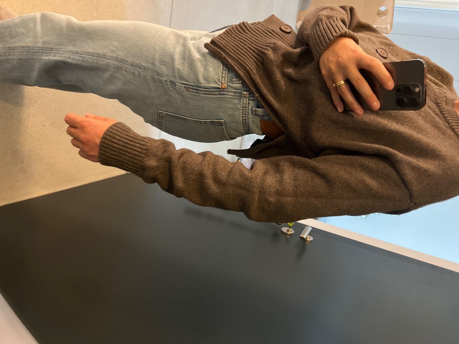Maglioni & Felpe: Pullover braun mit Seitenschlitz – Usato da Zürich venduto da La.gp 1