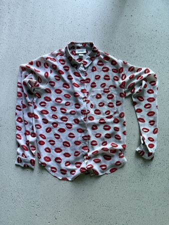 Chemise Monki à motif lèvres rouges Taille M
