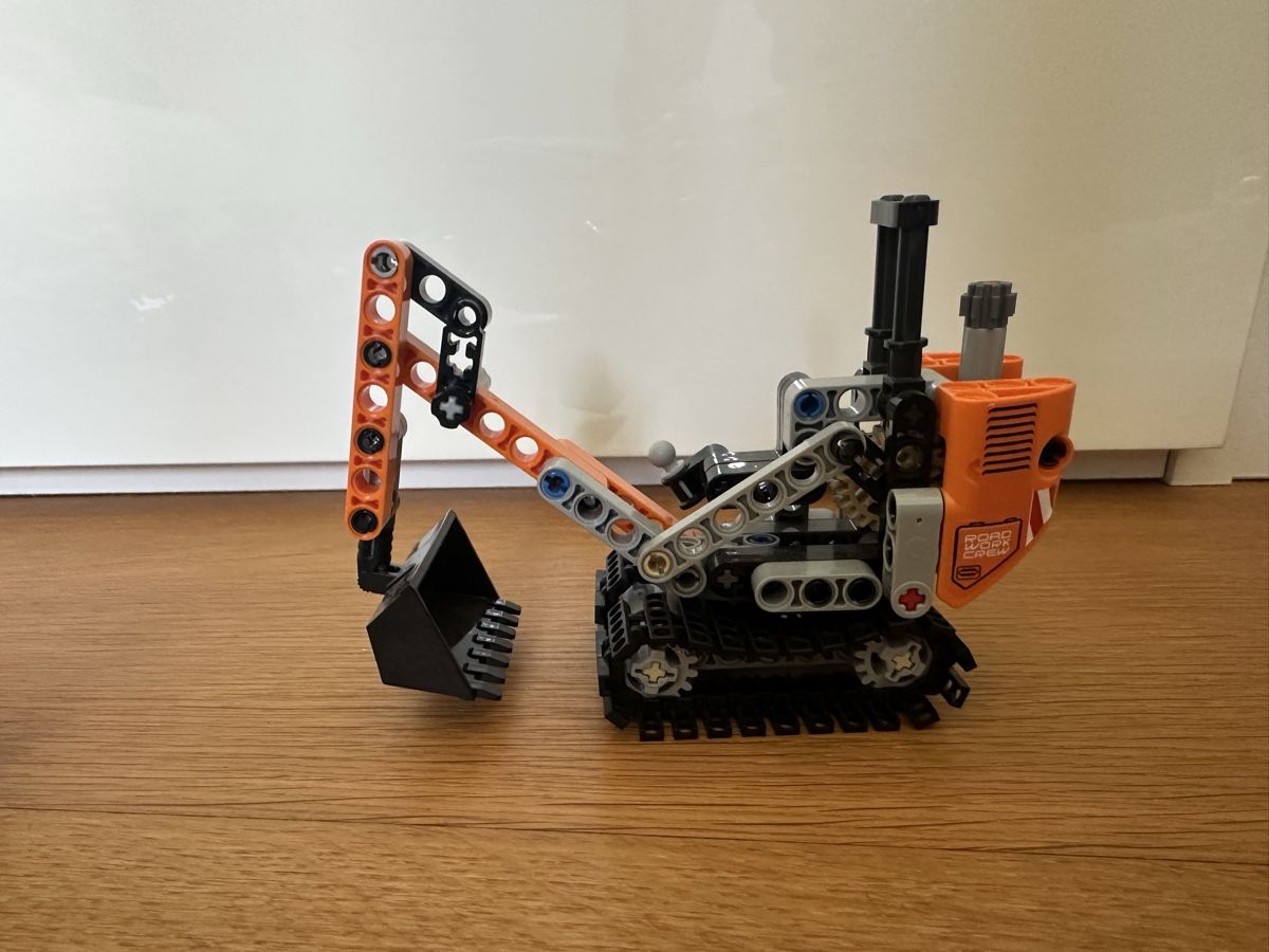 Lego Spielzeuge: Lego Technic Strassenbaufahrzeug – Gebraucht aus Männedorf von lou_r67f 1