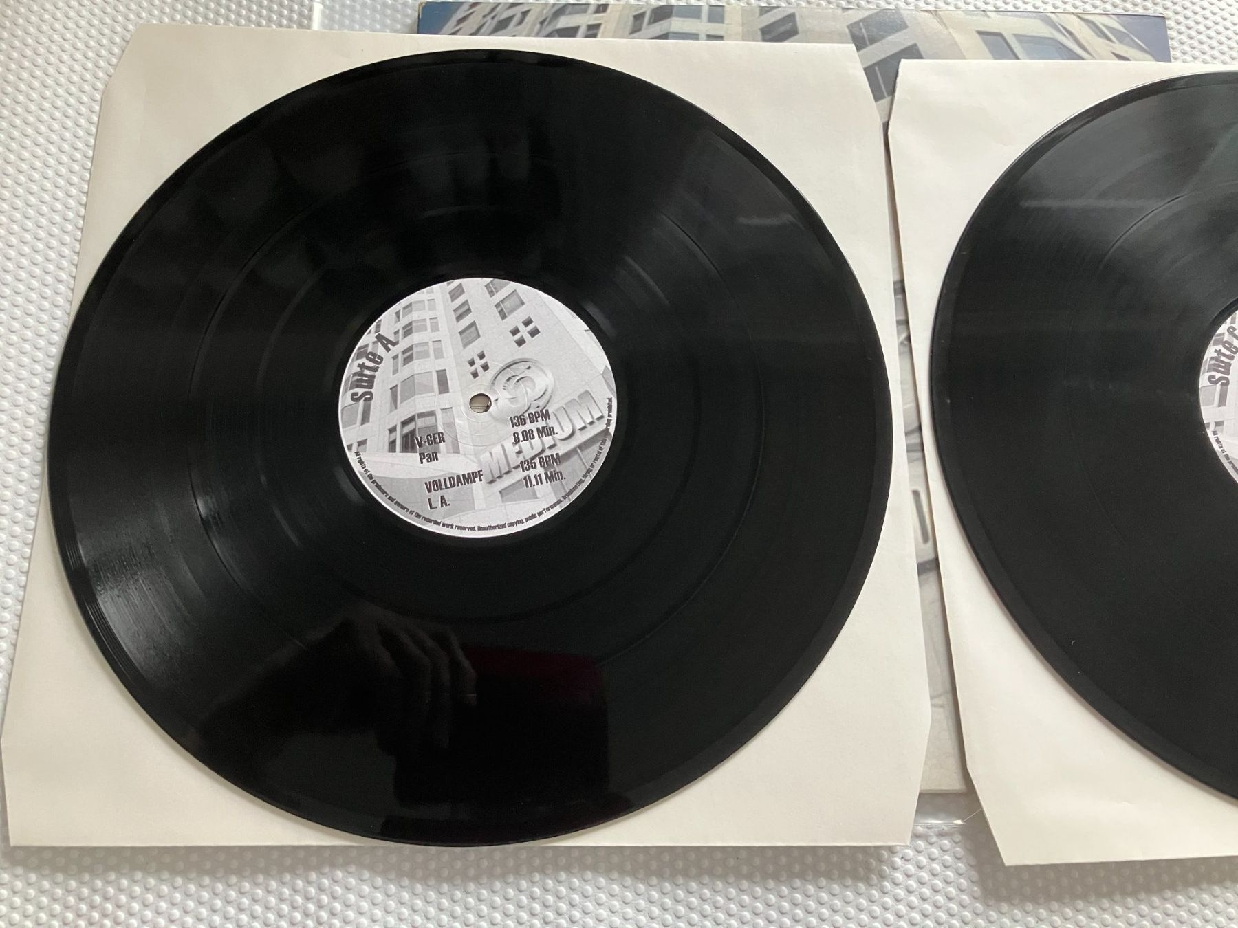 Schallplatten: Medium Neighourhood – Gebraucht aus Aarwangen von Jukebox3 6