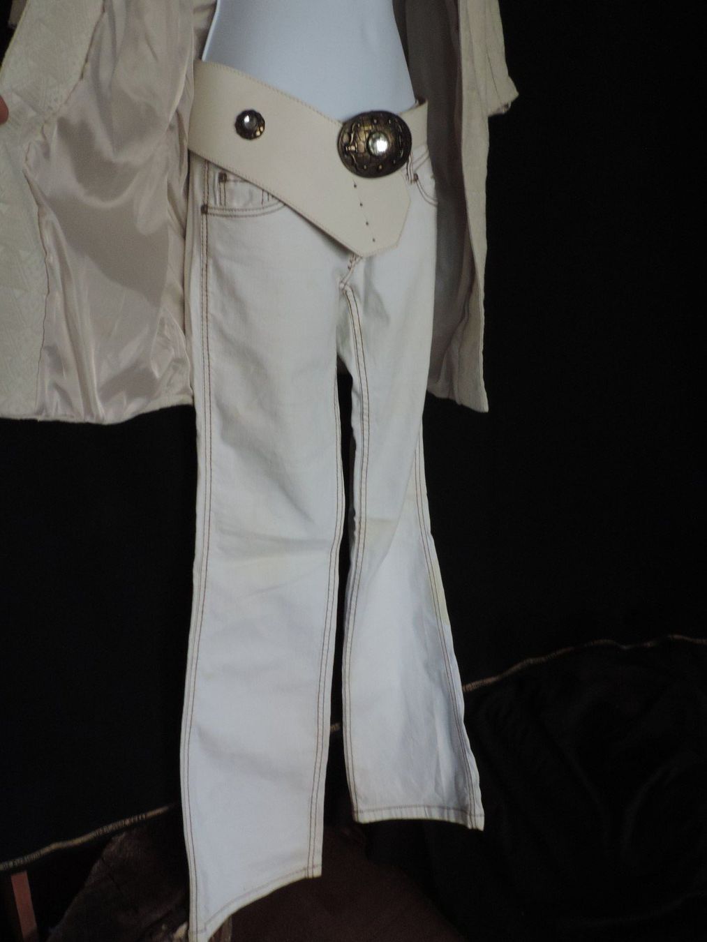Lotti di vestiti: ensemble jeans complet ceinture cuir – Usato da Genève venduto da Axelle333 6