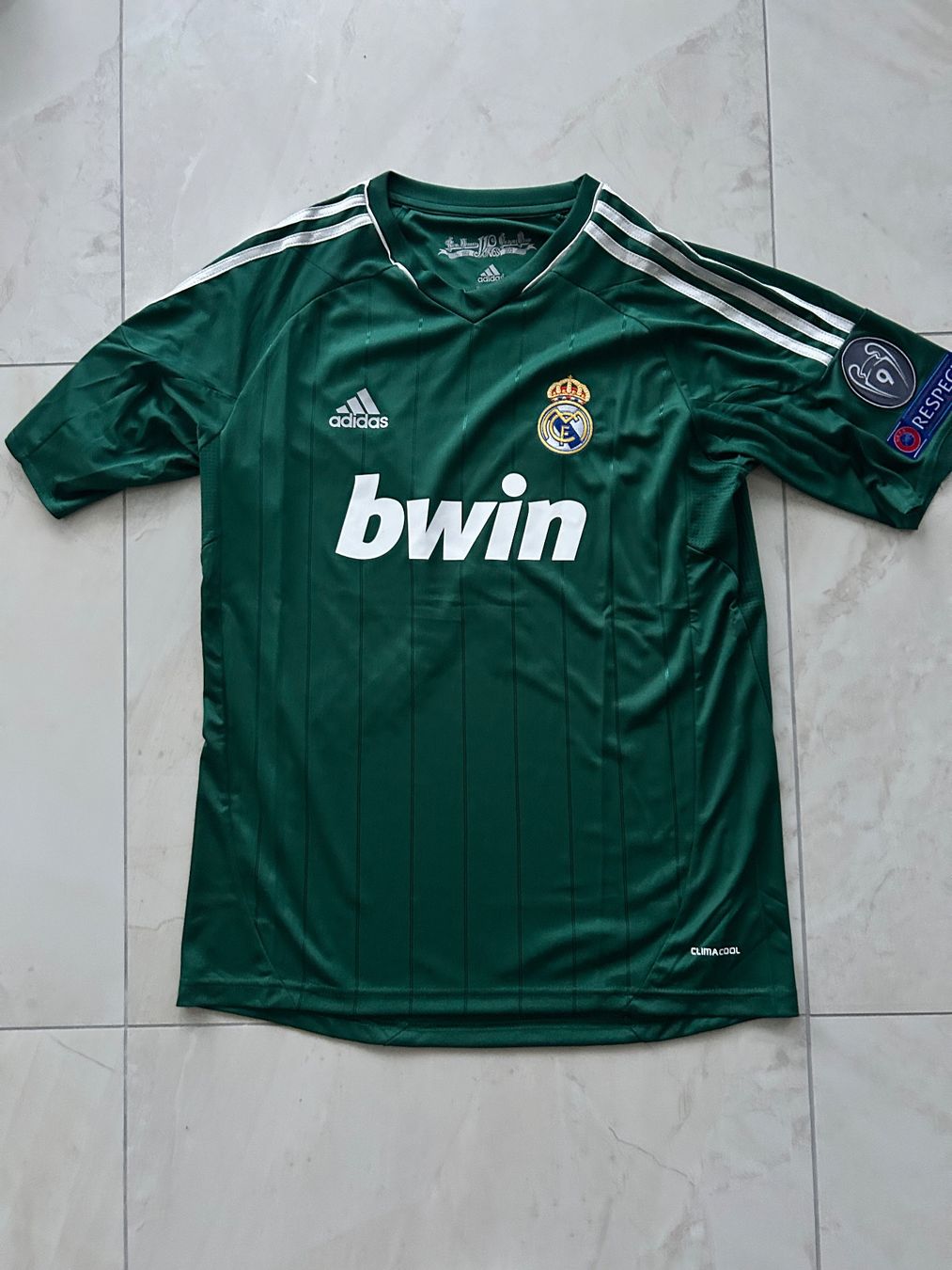 Adidas Canottiere & Pantaloni: Real Madrid Trikot Ronaldo #7 – Nuovo (secondo la descrizione) da Bronschhofen venduto da leo_99hp