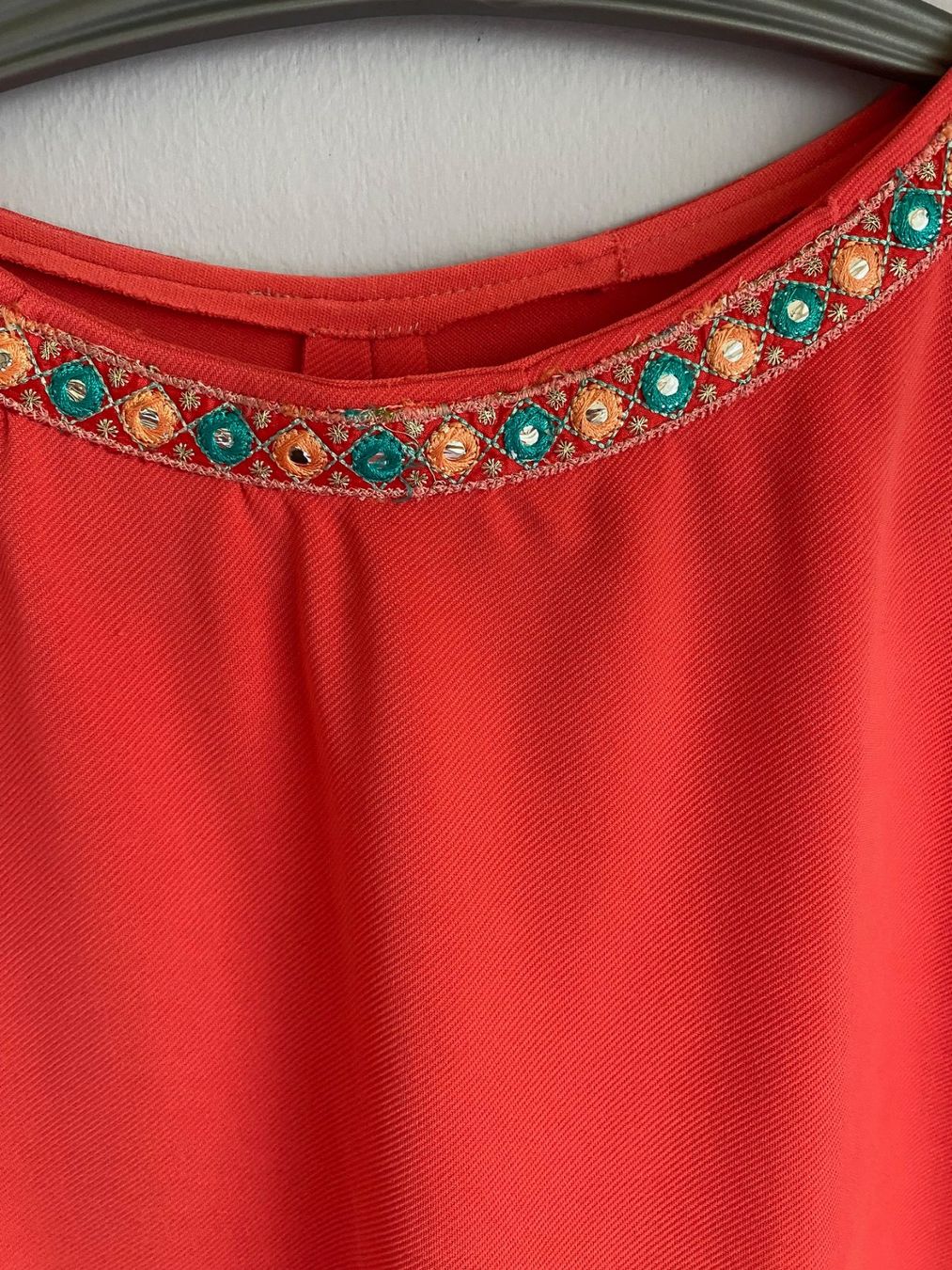 Top: Retro TOP Handmade in Spanien alt – Usato da Luzern venduto da Turmliebe 2
