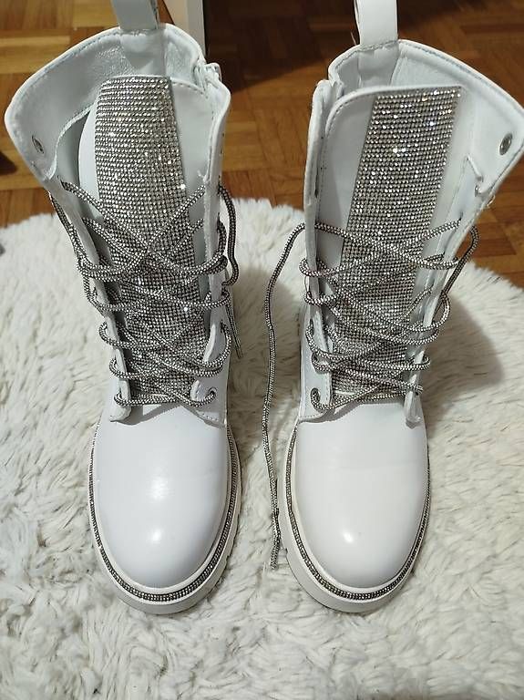 Scarpe da donna: Stivaletti con strass – Usato da Chiasso venduto da CarmeloNicotra