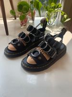 Dr. Martens Gryphon Sandalen mit Metall- Ringen