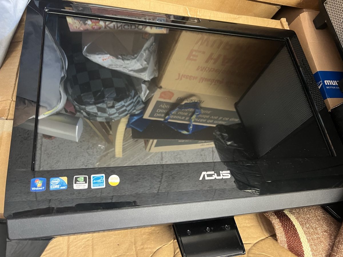 Asus PC: Asus i3 mit windows 10 – Usato da Kriens venduto da Clevero