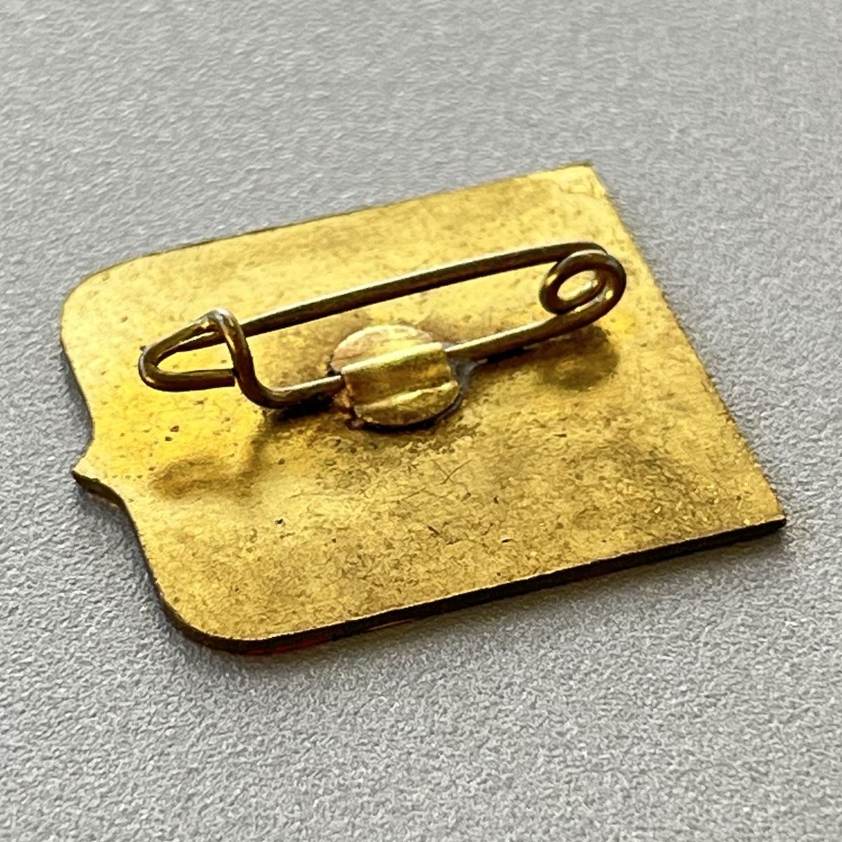 Placchette & Badge: Insigne du comité olympique espagnol – Usato da Vuisternens-devant-Romont venduto da ribouldog 4