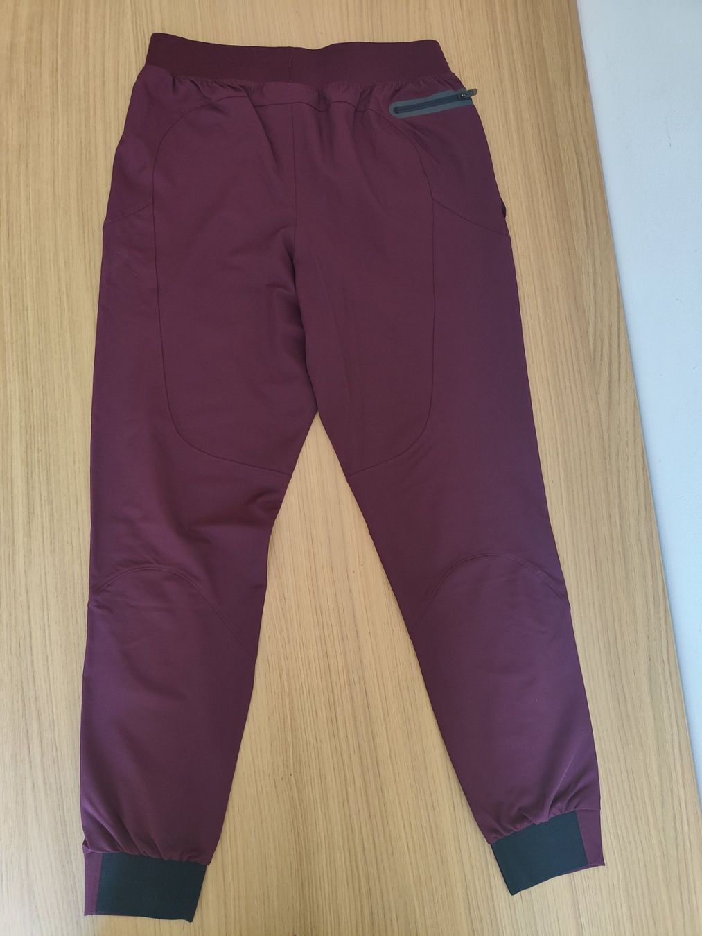 Under Armour Lots de vêtements: 3x Sporthosen Under Armour, M – D'occasion à Olten par Gegendiekultur 2