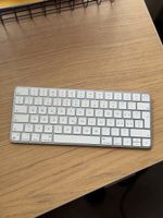 Apple Magic Keyboard - like new