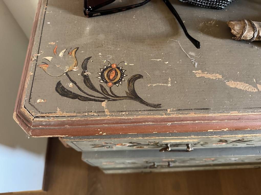 Cassettiere: Handbemalte Kommode – Usato da Hagendorn venduto da Sturgis 3