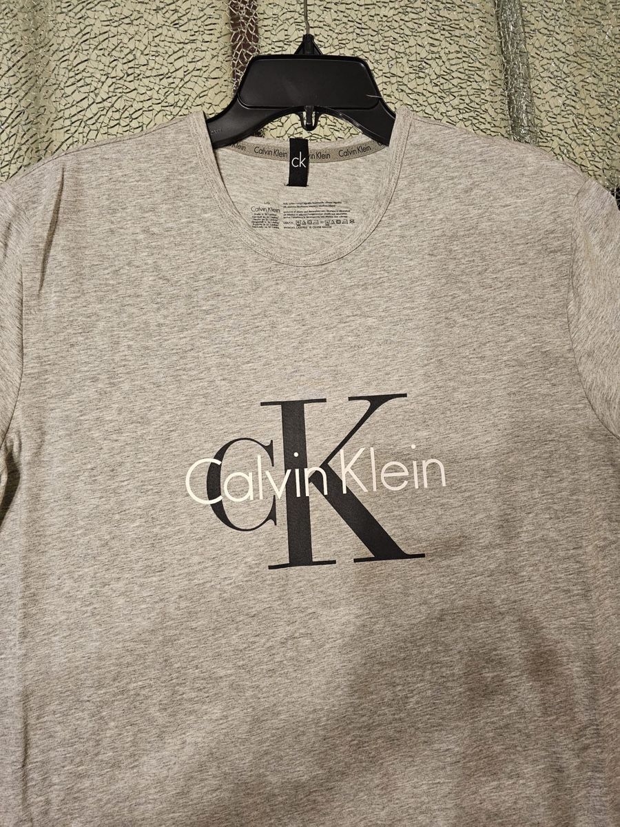 Calvin Klein T-shirts: Calvin Klein Gr. L – Neuf (Voir description) à Luzern par Reni025 5