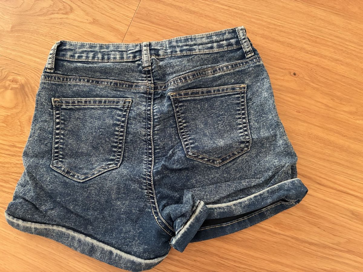 Pantalons: Hotpants – D'occasion à Bassersdorf par secondhand_clothing 1